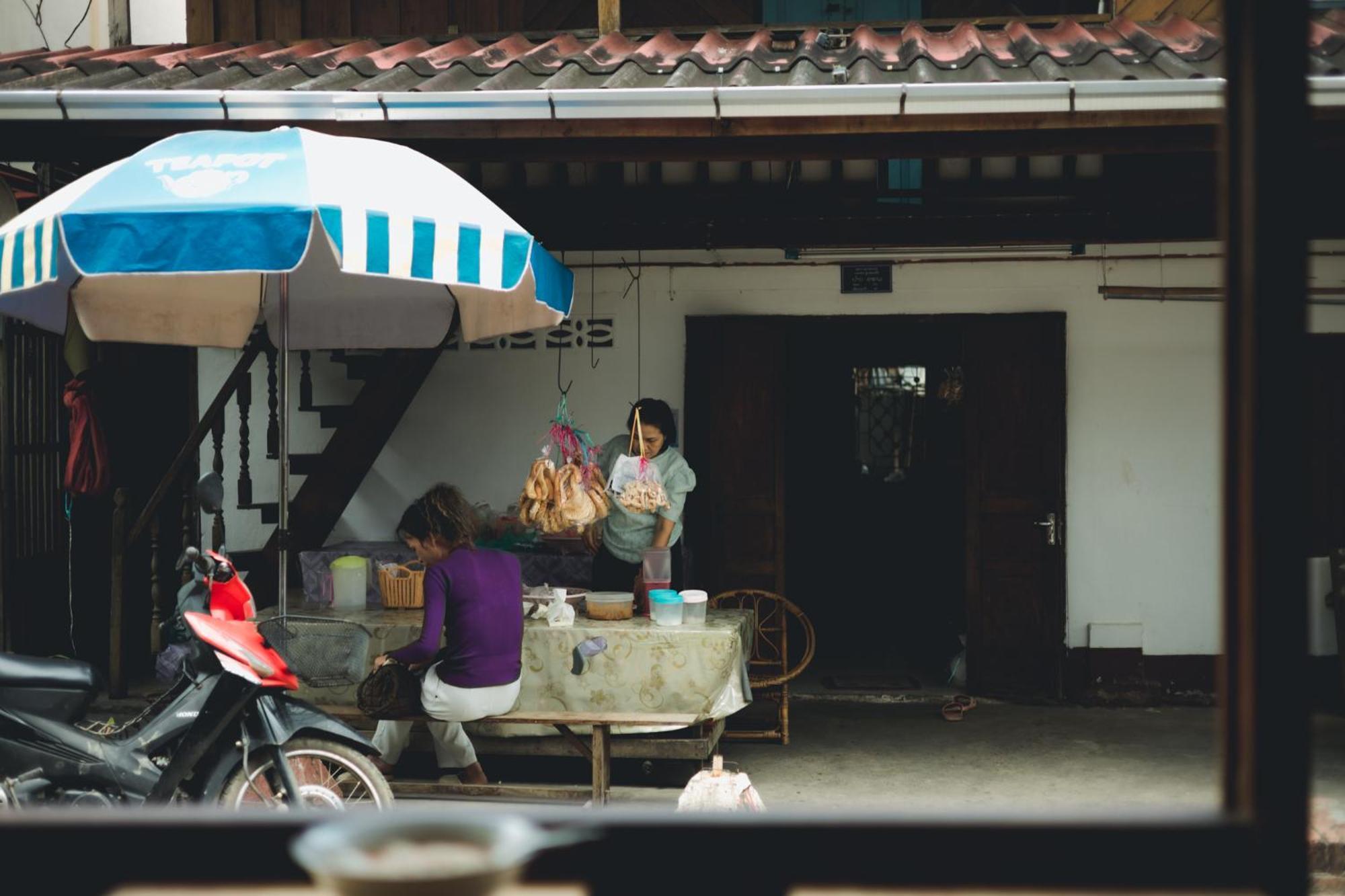 1950 Luangprabang Hostel Экстерьер фото